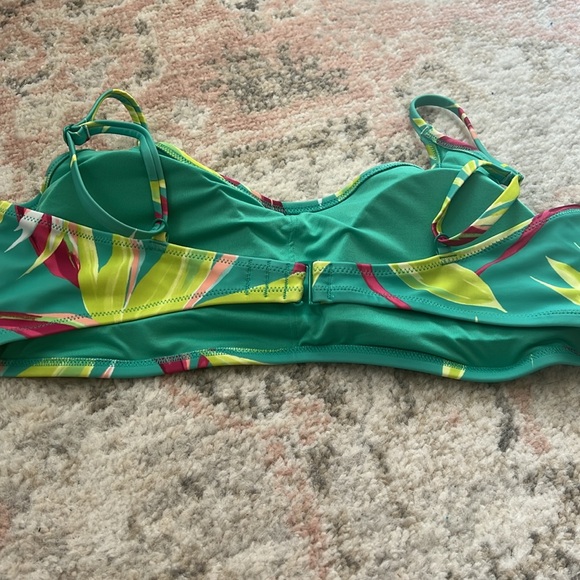 NWT! Swim bundle L/XL - Picture 3 of 7